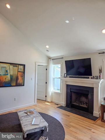 24 SOVEREIGN DR, Douglassville, PA 19518