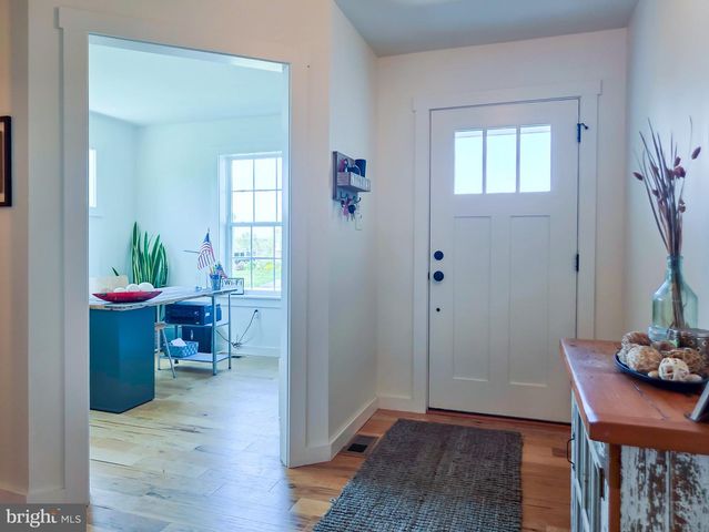 24 SOVEREIGN DR, Douglassville, PA 19518