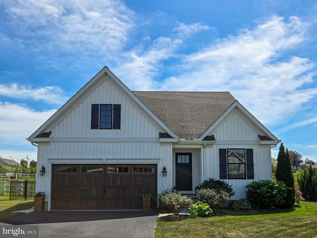 24 SOVEREIGN DR, Douglassville, PA 19518