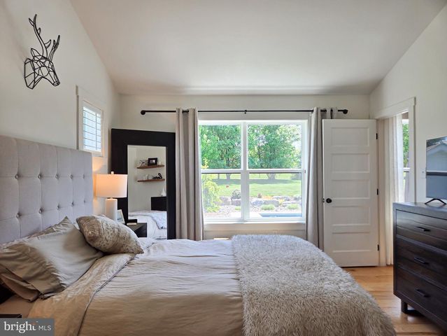 24 SOVEREIGN DR, Douglassville, PA 19518