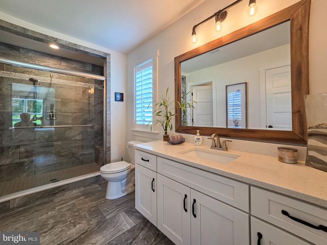 24 SOVEREIGN DR, Douglassville, PA 19518