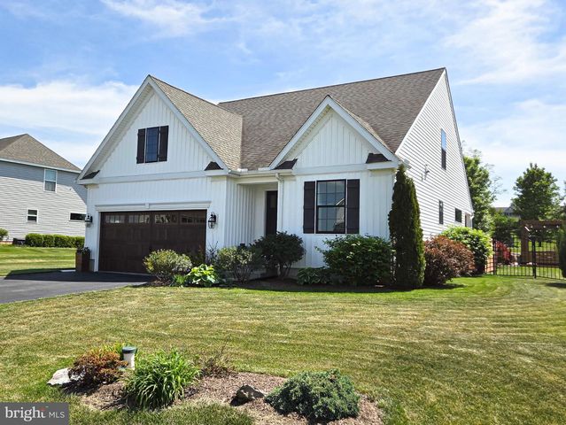 24 SOVEREIGN DR, Douglassville, PA 19518
