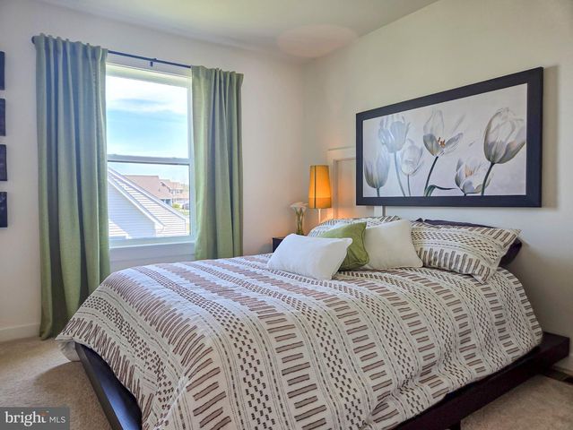 24 SOVEREIGN DR, Douglassville, PA 19518