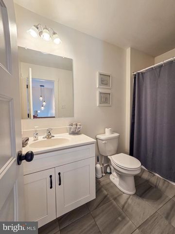 24 SOVEREIGN DR, Douglassville, PA 19518