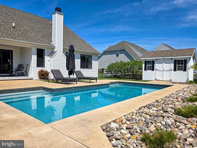 24 SOVEREIGN DR, Douglassville, PA 19518