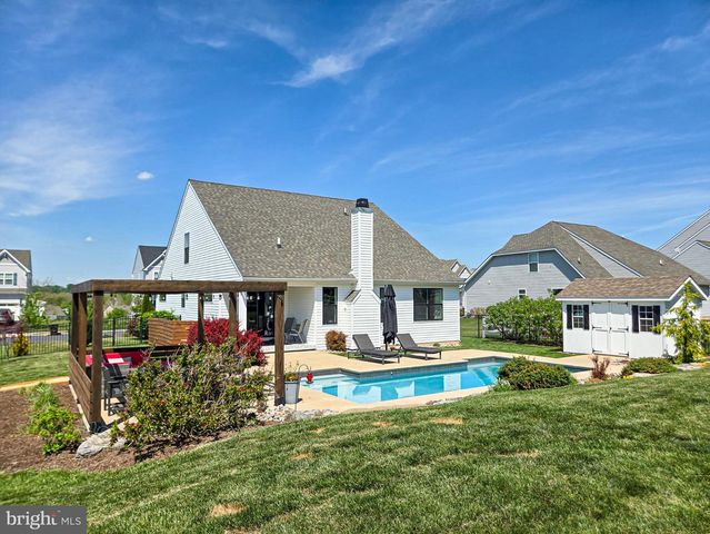 24 SOVEREIGN DR, Douglassville, PA 19518