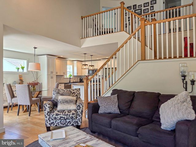 24 SOVEREIGN DR, Douglassville, PA 19518