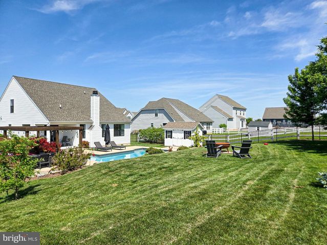 24 SOVEREIGN DR, Douglassville, PA 19518