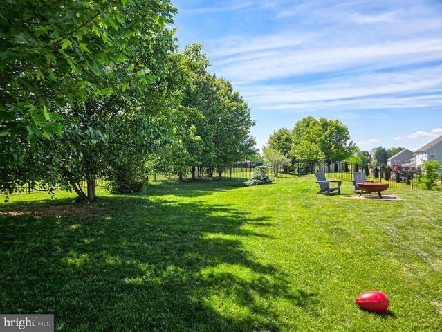 24 SOVEREIGN DR, Douglassville, PA 19518