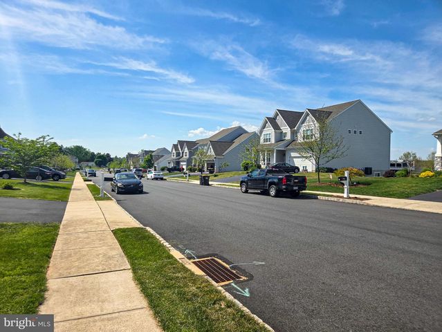 24 SOVEREIGN DR, Douglassville, PA 19518