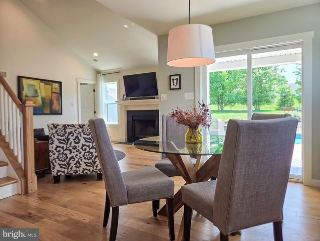24 SOVEREIGN DR, Douglassville, PA 19518
