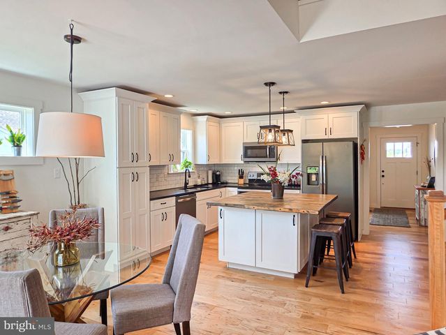 24 SOVEREIGN DR, Douglassville, PA 19518