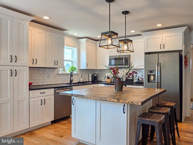 24 SOVEREIGN DR, Douglassville, PA 19518