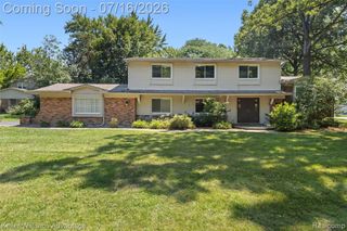 6711 Woodside Trail, West Bloomfield, MI 48322