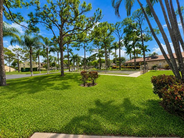 611 Sea Pine Way A, Greenacres, FL 33415