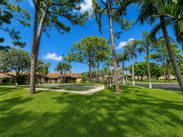 611 Sea Pine Way A, Greenacres, FL 33415