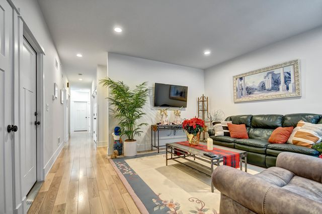 8332 S 78th Court, Justice, IL 60458