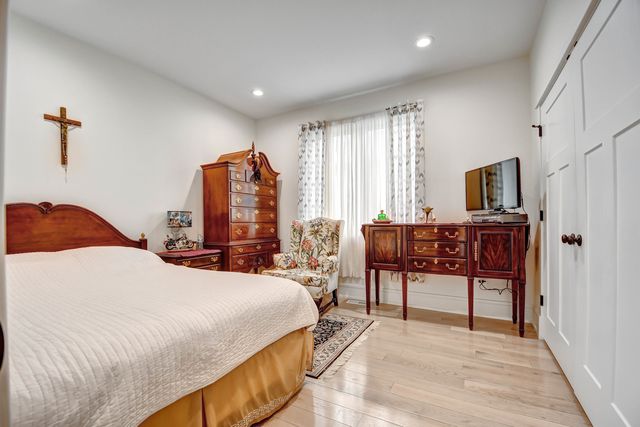 8332 S 78th Court, Justice, IL 60458