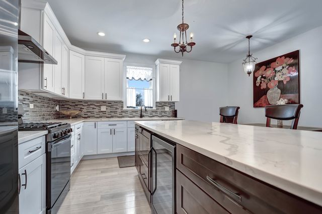 8332 S 78th Court, Justice, IL 60458