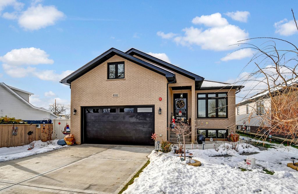 8332 S 78th Court, Justice, IL 60458