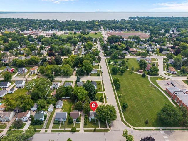 882 HIGGINS AVENUE, Neenah, WI 54956