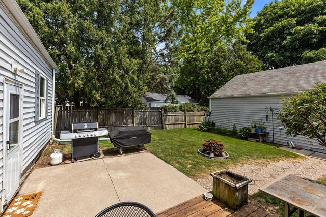 882 HIGGINS AVENUE, Neenah, WI 54956