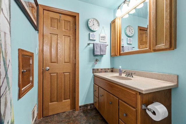 882 HIGGINS AVENUE, Neenah, WI 54956