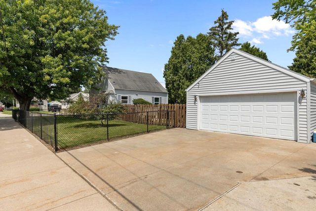 882 HIGGINS AVENUE, Neenah, WI 54956