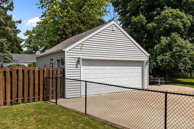 882 HIGGINS AVENUE, Neenah, WI 54956