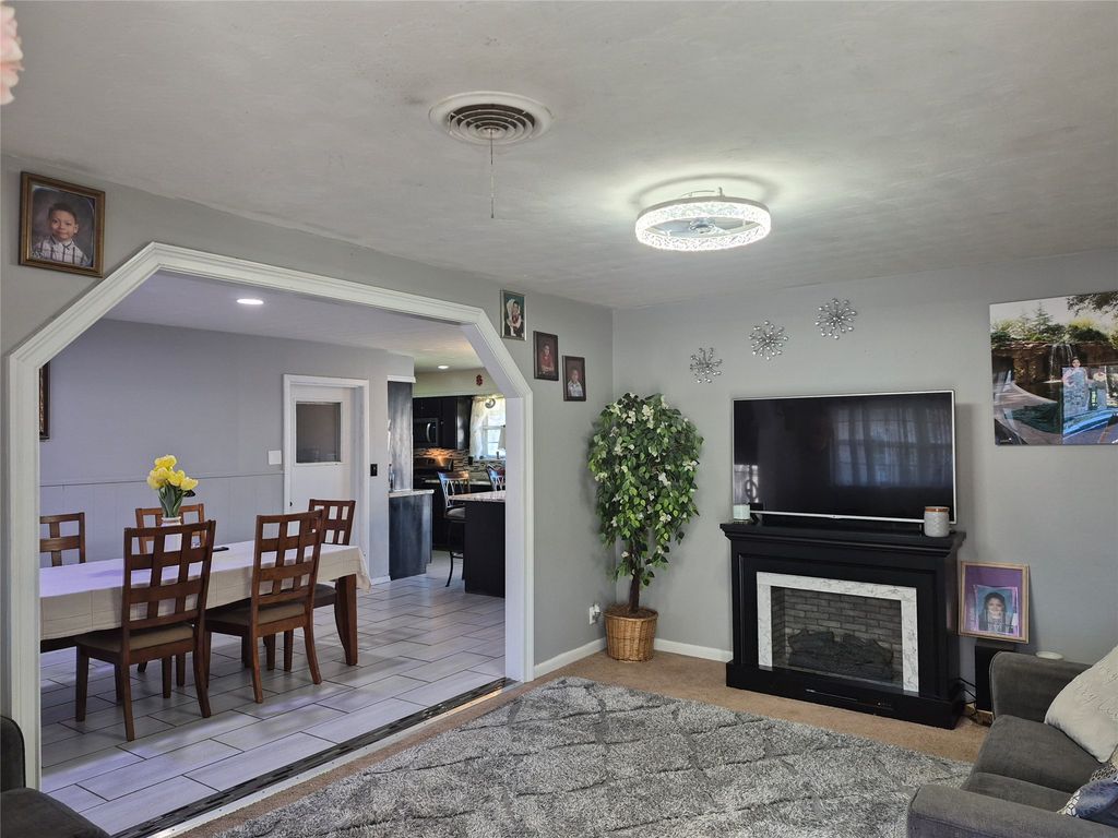 1737 W Parnell Street, Denison, TX 75020