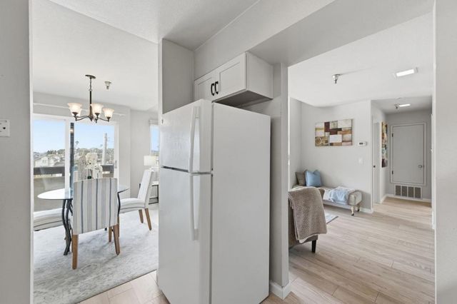 711 S Bayshore Boulevard 29, San Mateo, CA 94402