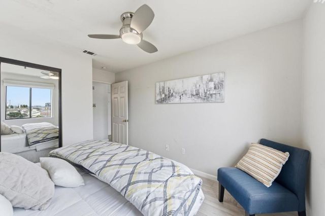 711 S Bayshore Boulevard 29, San Mateo, CA 94402