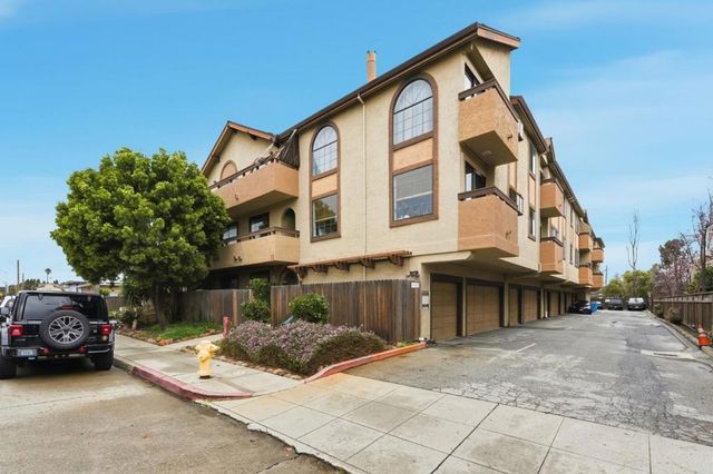 711 S Bayshore Boulevard 29, San Mateo, CA 94402