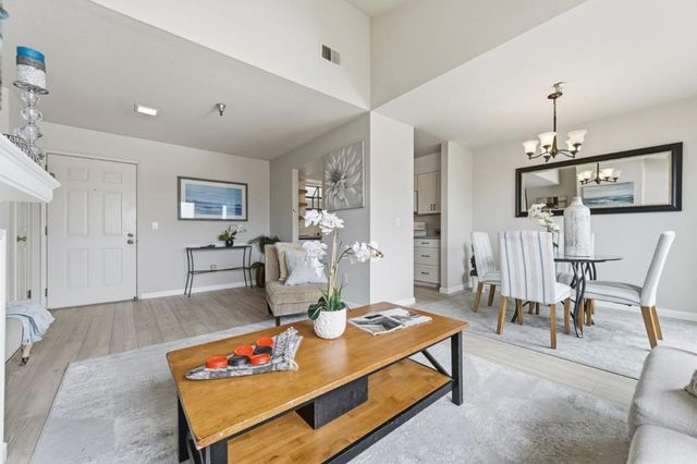 711 S Bayshore Boulevard 29, San Mateo, CA 94402