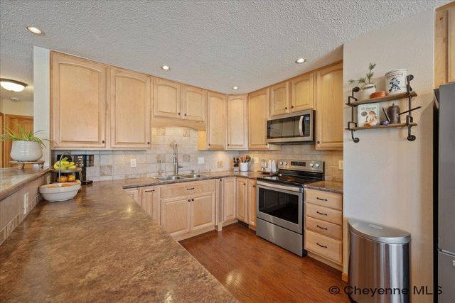 609 WESTERN HILLS BLVD, Cheyenne, WY 82009