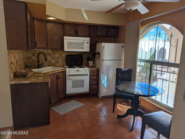 122 W Calle Del Ano, Green Valley, AZ 85614