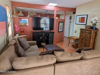 122 W Calle Del Ano, Green Valley, AZ 85614