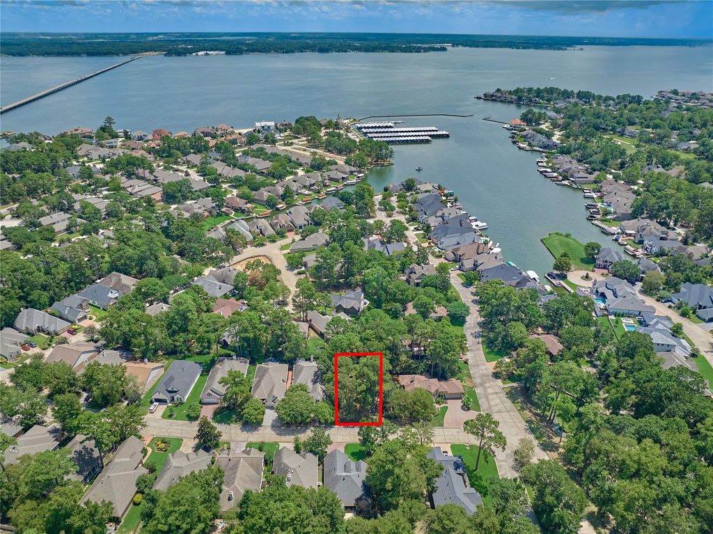 357 Creekwood W, Montgomery, TX 77356