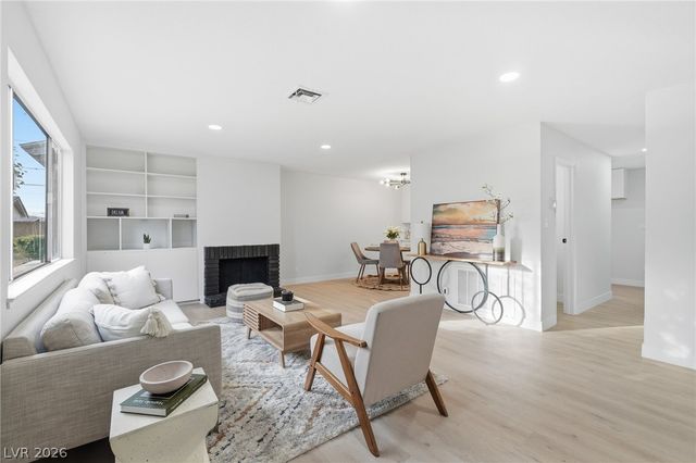 163 Greenbriar Townhouse Way, Las Vegas, NV 89121