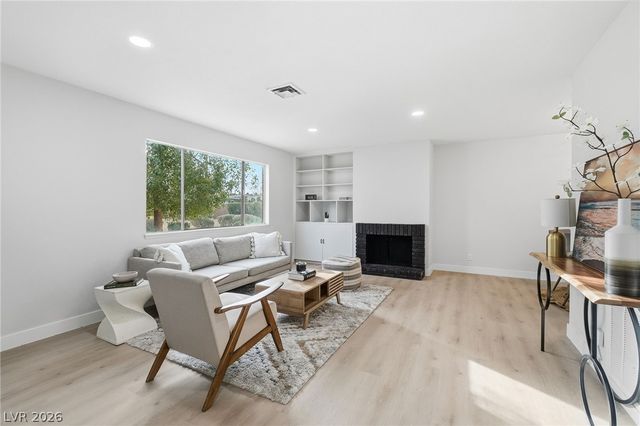 163 Greenbriar Townhouse Way, Las Vegas, NV 89121