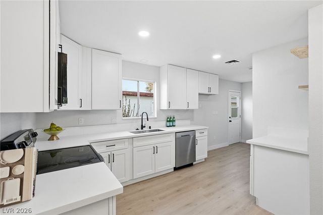 163 Greenbriar Townhouse Way, Las Vegas, NV 89121