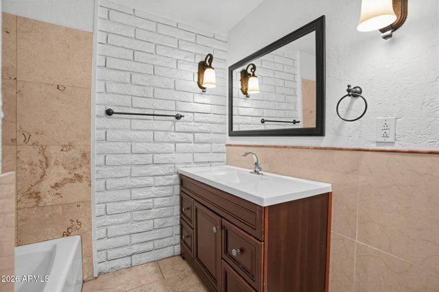 2451 E GLENCOVE Street, Mesa, AZ 85213