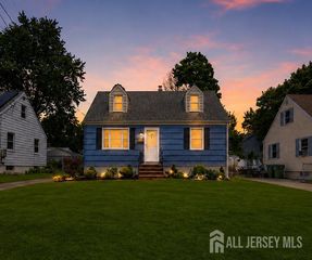 89 Leo Street, Edison, NJ 08817