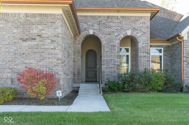 4359 Prairie Falcon Drive, Zionsville, IN 46077