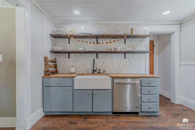 118 S Jefferson Street, Junction City, KS 66441