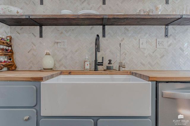 118 S Jefferson Street, Junction City, KS 66441