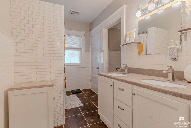 118 S Jefferson Street, Junction City, KS 66441