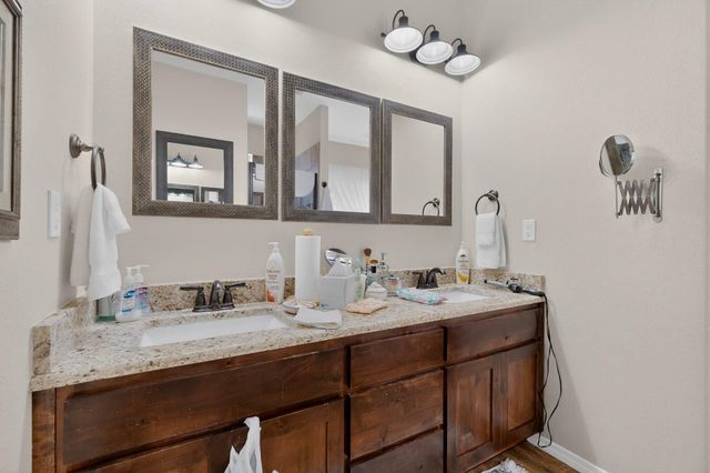 900 Firewheel Loop SW, Los Lunas, NM 87031