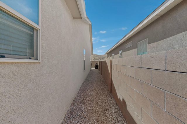 900 Firewheel Loop SW, Los Lunas, NM 87031