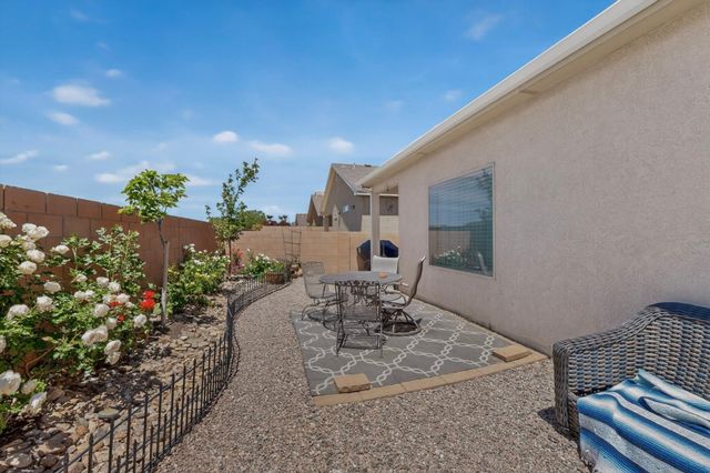 900 Firewheel Loop SW, Los Lunas, NM 87031